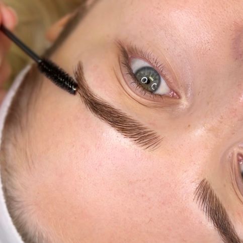 Brow tattoo techniques